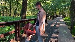 Amateur al aire libre chupando polla y follando con plug anal kleomodel